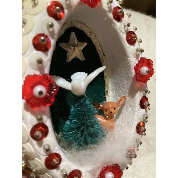 VINTAGE OVAL Push Pin Christmas Ornament Deer Diorama Red Beaded Sequin Velvet - Picture 9 of 10